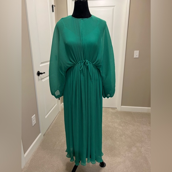 Zara Dresses & Skirts - Zara Green Long Sleeve Boho Dress, Size XS/S